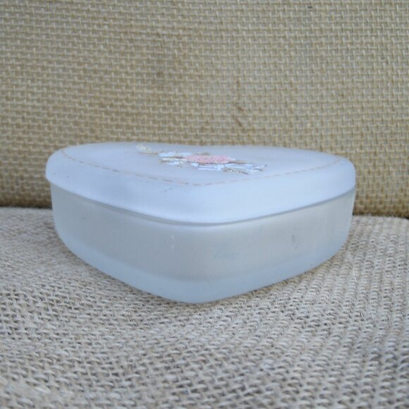 Vintage Viking Glass Floral Heart Trinket Box - Picture 5 of 16